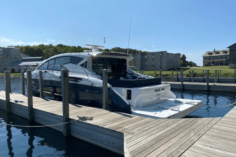 Slide: The Image of Cruisers Yachts 46 CANTIUS 2022 - 2