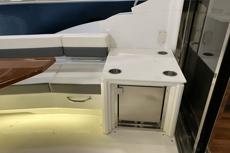 Slide: The Image of Cruisers Yachts 46 CANTIUS 2022 - 21