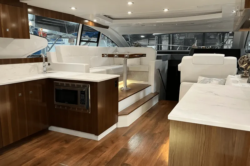 Slide: The Image of Cruisers Yachts 46 CANTIUS 2022 - 26