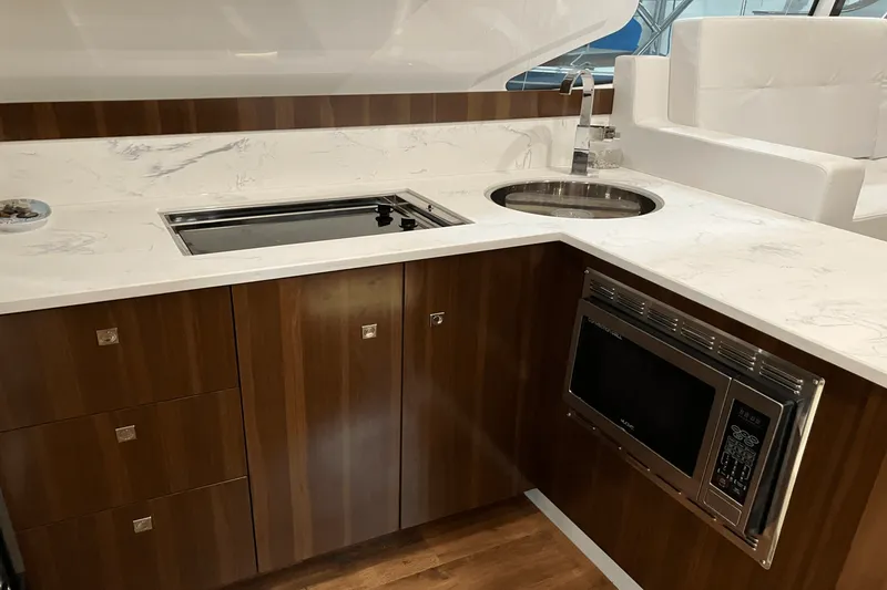 Slide: The Image of Cruisers Yachts 46 CANTIUS 2022 - 29