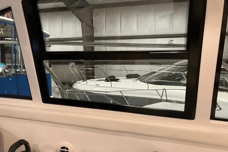 Slide: The Image of Cruisers Yachts 46 CANTIUS 2022 - 33