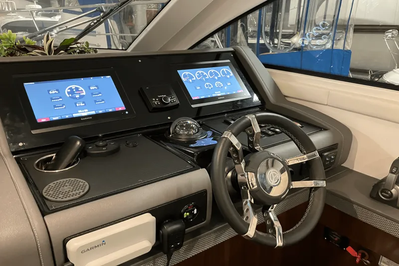 Slide: The Image of Cruisers Yachts 46 CANTIUS 2022 - 41