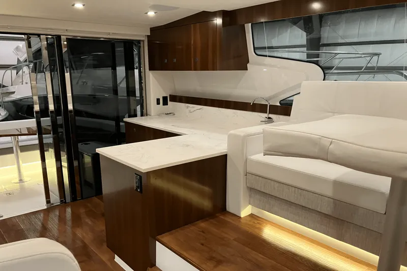 Slide: The Image of Cruisers Yachts 46 CANTIUS 2022 - 42