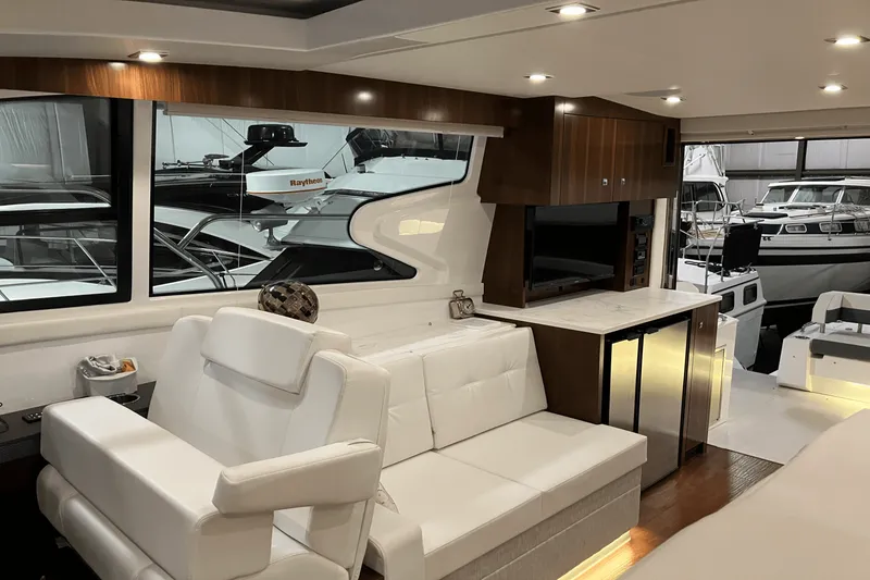 Slide: The Image of Cruisers Yachts 46 CANTIUS 2022 - 44