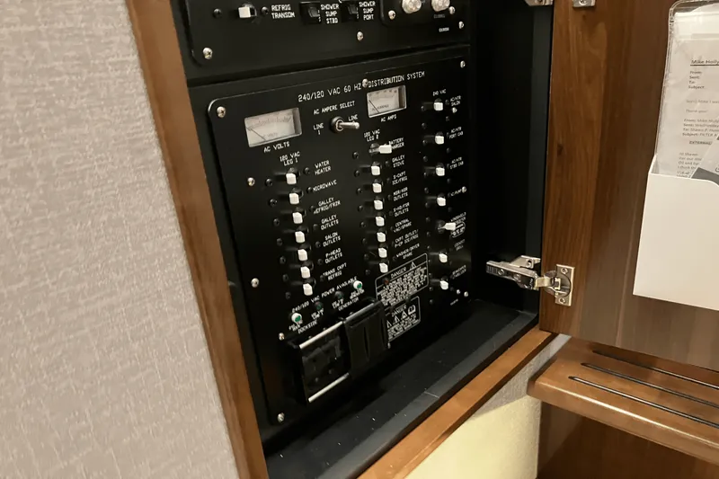 Slide: The Image of Cruisers Yachts 46 CANTIUS 2022 - 47