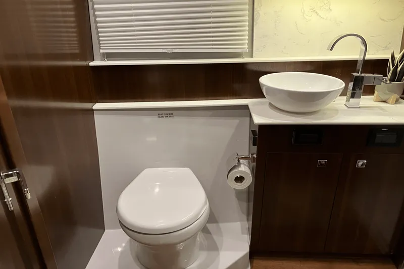 Slide: The Image of Cruisers Yachts 46 CANTIUS 2022 - 52