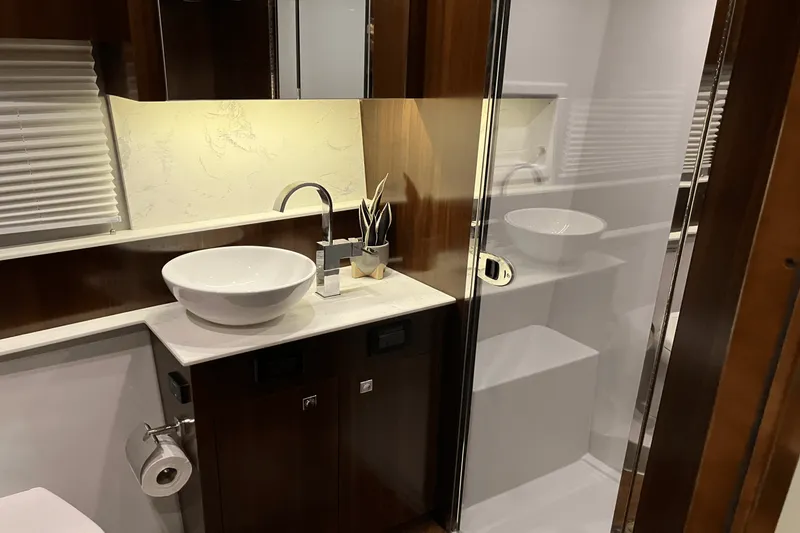 Slide: The Image of Cruisers Yachts 46 CANTIUS 2022 - 53