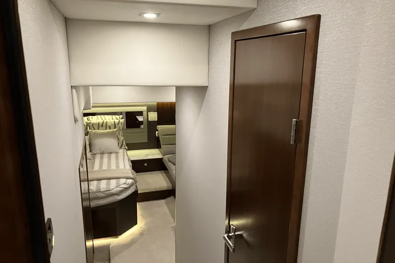 Slide: The Image of Cruisers Yachts 46 CANTIUS 2022 - 55