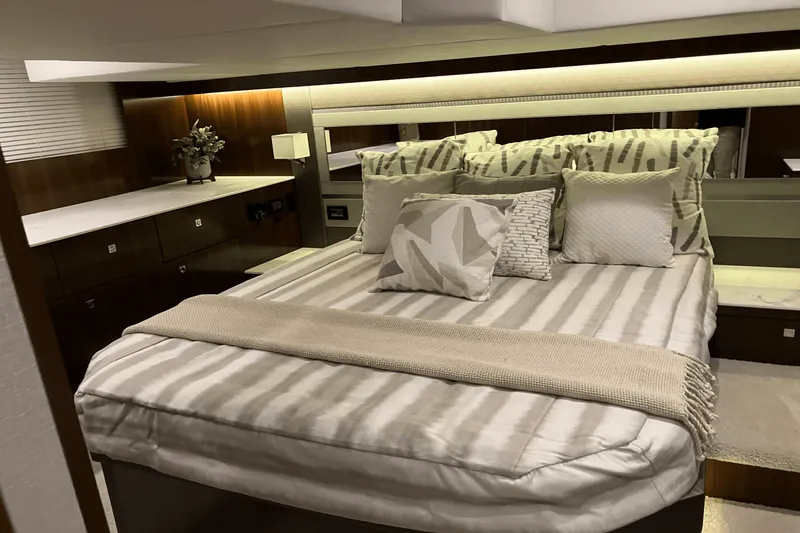Slide: The Image of Cruisers Yachts 46 CANTIUS 2022 - 56