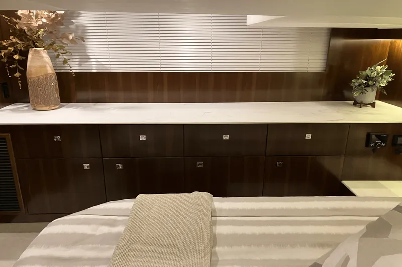 Slide: The Image of Cruisers Yachts 46 CANTIUS 2022 - 58