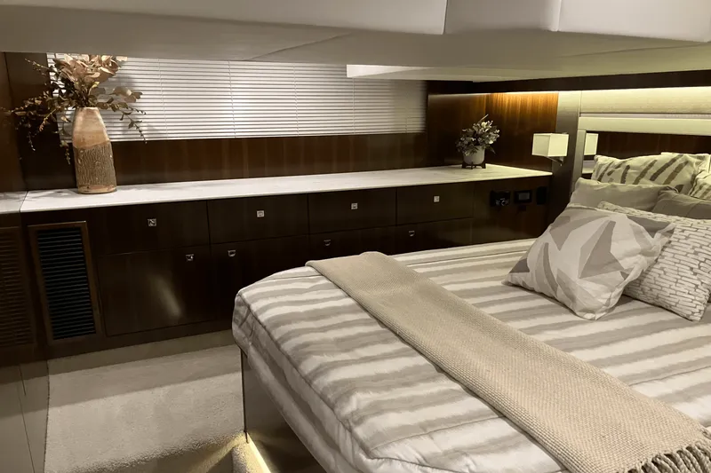 Slide: The Image of Cruisers Yachts 46 CANTIUS 2022 - 59