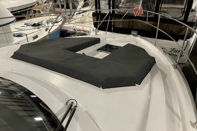 Slide: The Image of Cruisers Yachts 46 CANTIUS 2022 - 6