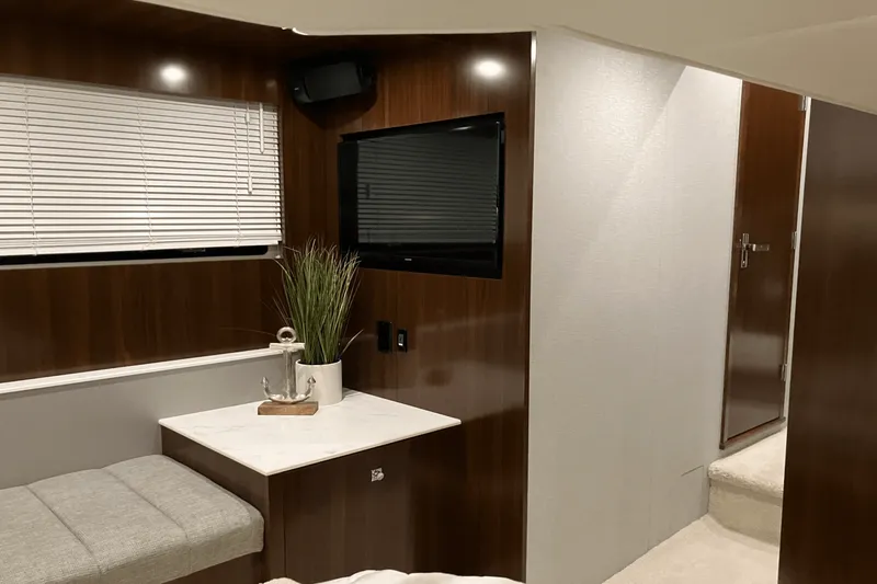 Slide: The Image of Cruisers Yachts 46 CANTIUS 2022 - 62