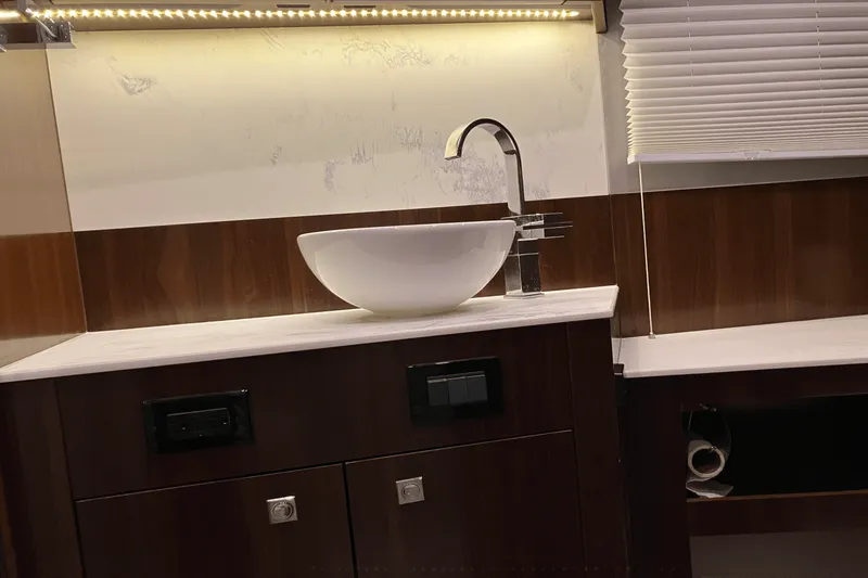 Slide: The Image of Cruisers Yachts 46 CANTIUS 2022 - 63