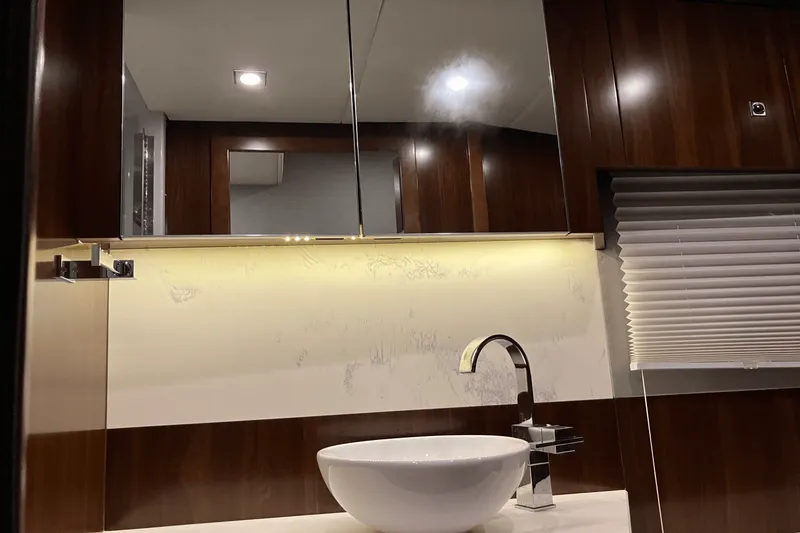 Slide: The Image of Cruisers Yachts 46 CANTIUS 2022 - 66