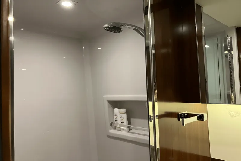 Slide: The Image of Cruisers Yachts 46 CANTIUS 2022 - 67