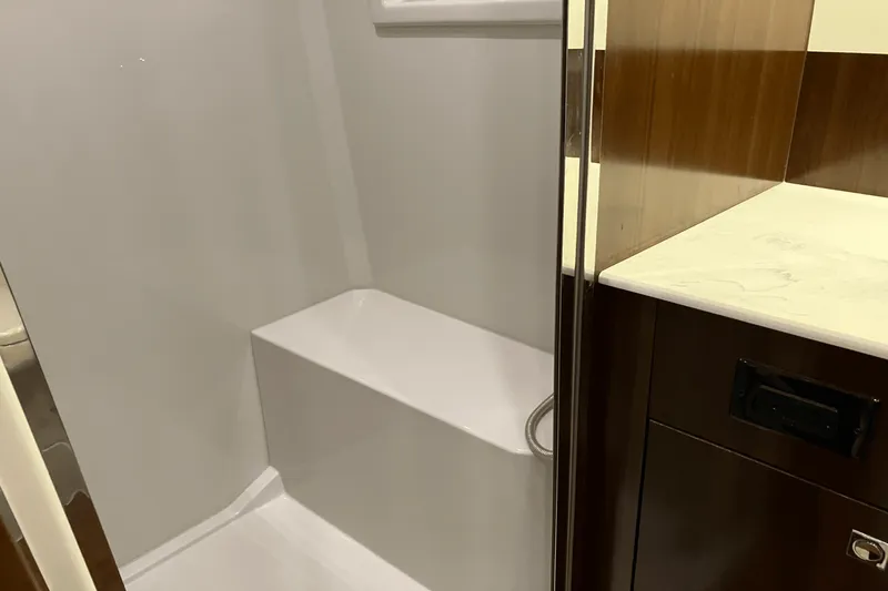 Slide: The Image of Cruisers Yachts 46 CANTIUS 2022 - 68