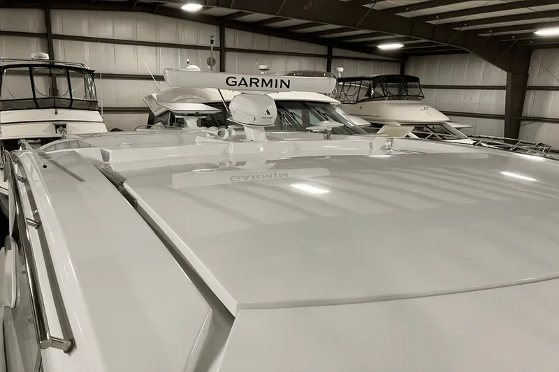 Slide: The Image of Cruisers Yachts 46 CANTIUS 2022 - 7