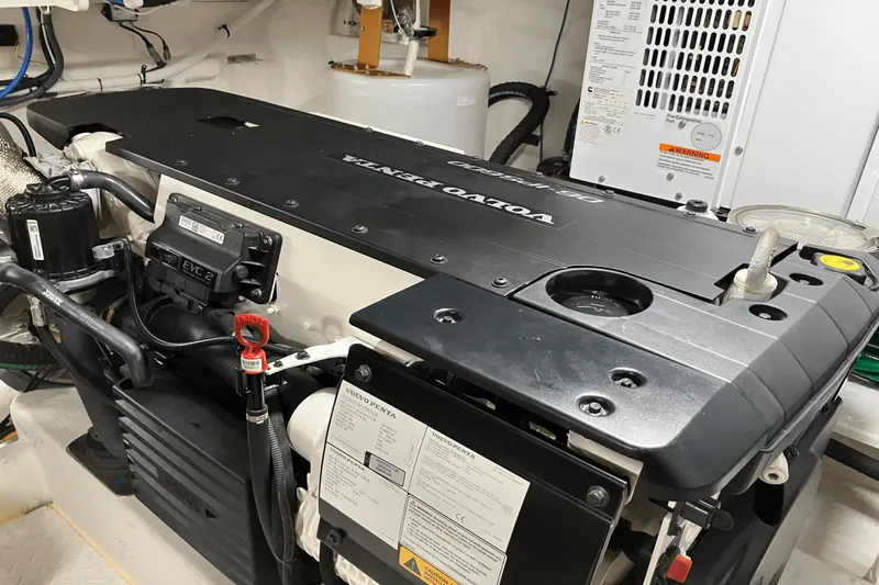 Slide: The Image of Cruisers Yachts 46 CANTIUS 2022 - 70