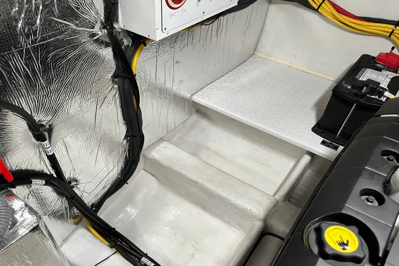 Slide: The Image of Cruisers Yachts 46 CANTIUS 2022 - 75