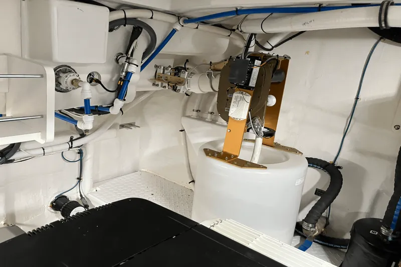 Slide: The Image of Cruisers Yachts 46 CANTIUS 2022 - 78