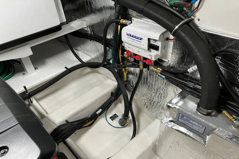 Slide: The Image of Cruisers Yachts 46 CANTIUS 2022 - 81