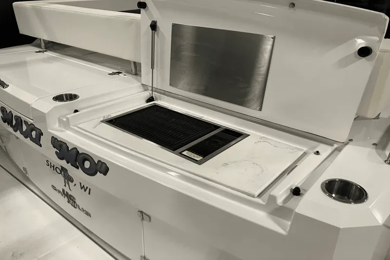 Slide: The Image of Cruisers Yachts 46 CANTIUS 2022 - 9