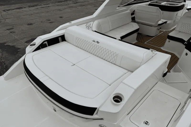 Slide: The Image of Sea Ray SLX 310 2025 - 10