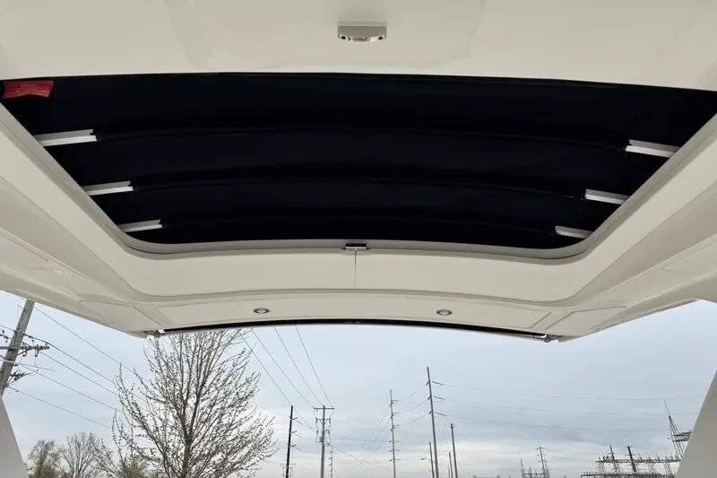 Slide: The Image of Sea Ray SLX 310 2025 - 5