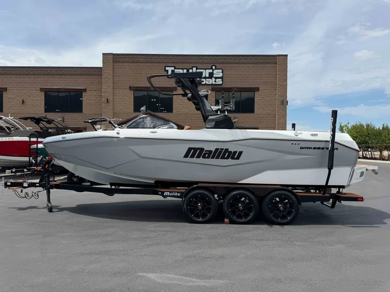 The Image of Malibu 25 LSV 2026 - 0