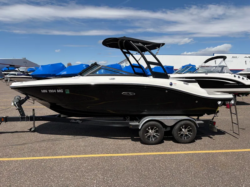 The Image of Sea Ray 190 SPX 2022 - 0