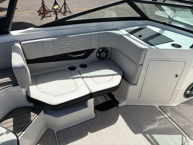 Slide: The Image of Sea Ray 190 SPX 2022 - 12