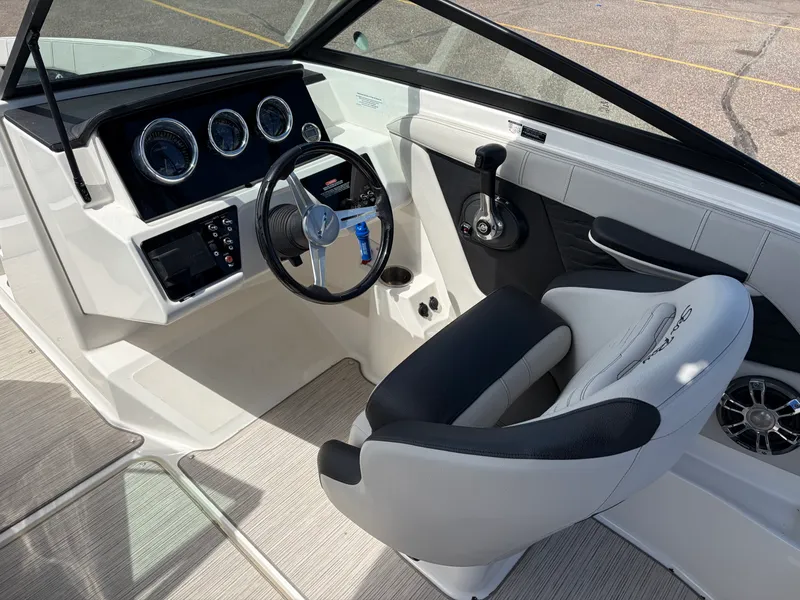 Slide: The Image of Sea Ray 190 SPX 2022 - 13