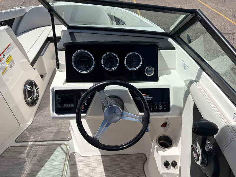Slide: The Image of Sea Ray 190 SPX 2022 - 14