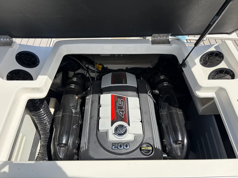 Slide: The Image of Sea Ray 190 SPX 2022 - 19