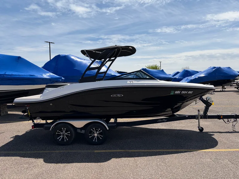 Slide: The Image of Sea Ray 190 SPX 2022 - 4