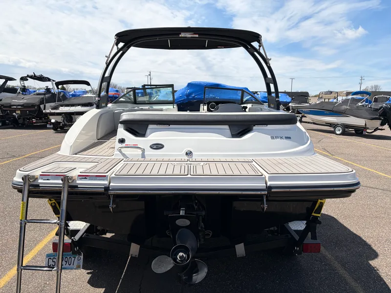 Slide: The Image of Sea Ray 190 SPX 2022 - 5