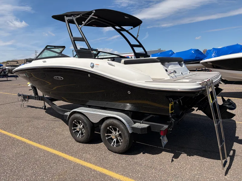 Slide: The Image of Sea Ray 190 SPX 2022 - 6