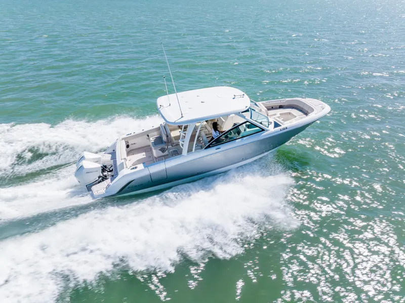 Slide: The Image of Boston Whaler 320 VANTAGE 2020 - 11