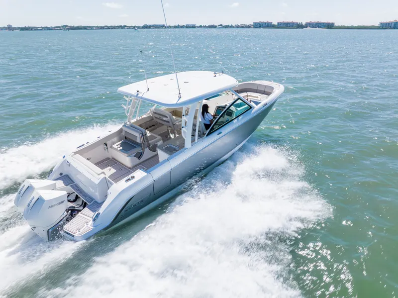 Slide: The Image of Boston Whaler 320 VANTAGE 2020 - 12