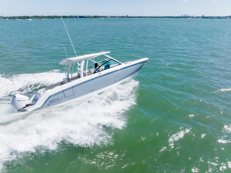 Slide: The Image of Boston Whaler 320 VANTAGE 2020 - 16