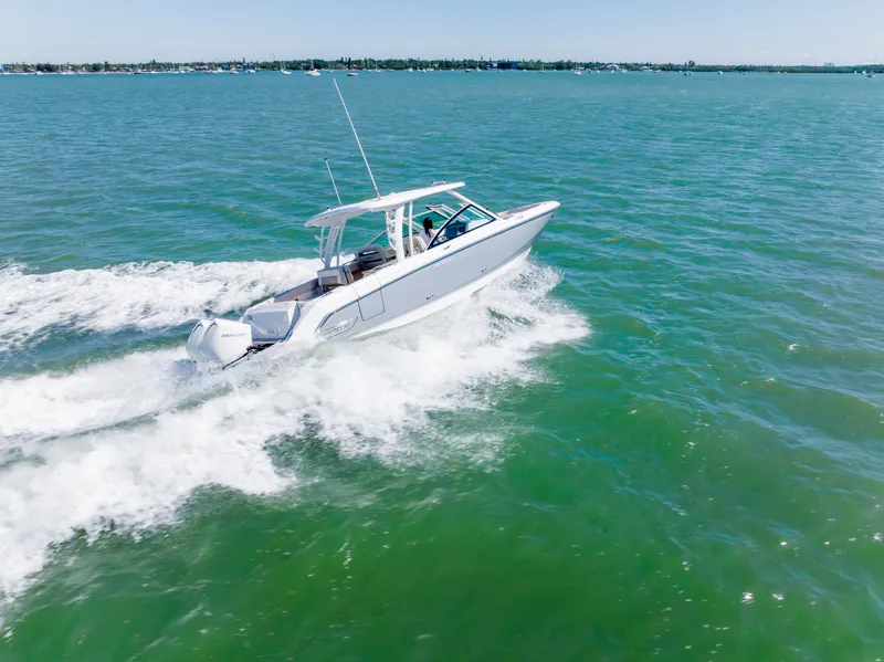 Slide: The Image of Boston Whaler 320 VANTAGE 2020 - 17