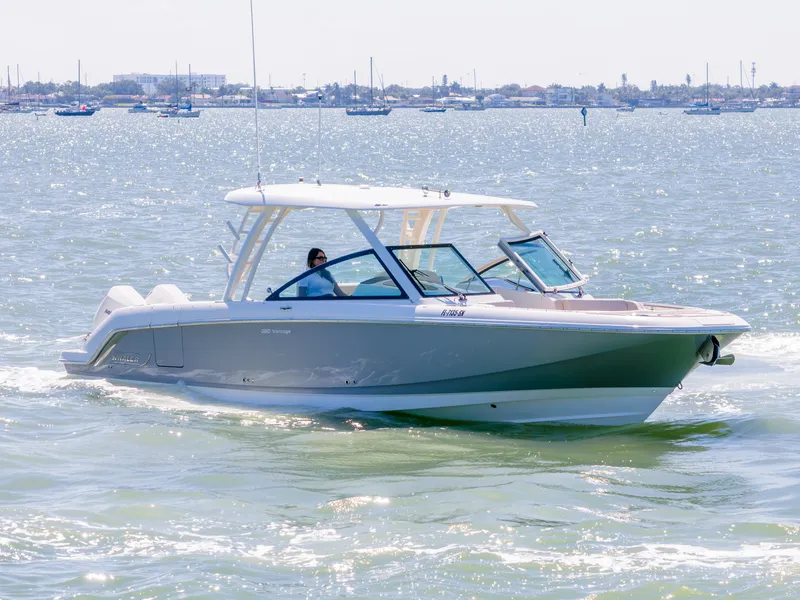 Slide: The Image of Boston Whaler 320 VANTAGE 2020 - 18