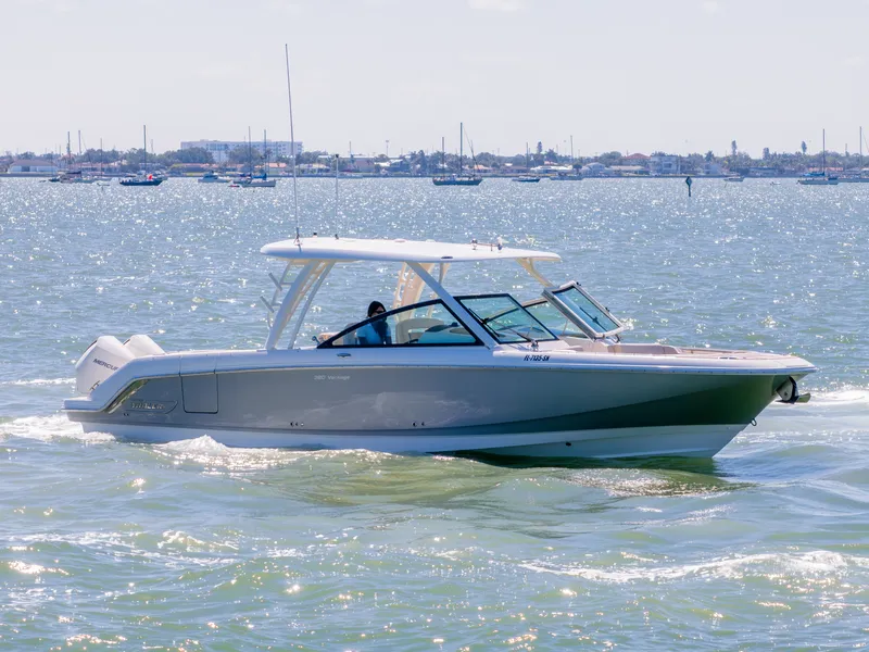Slide: The Image of Boston Whaler 320 VANTAGE 2020 - 19