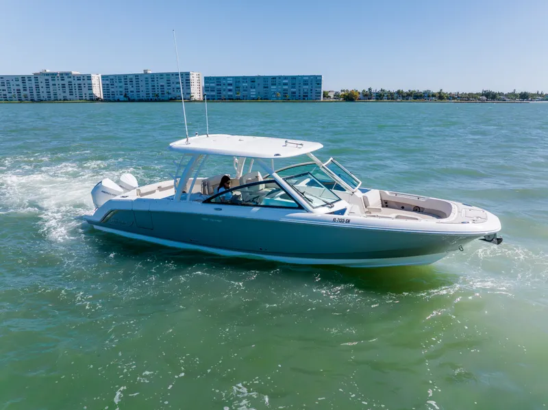 Slide: The Image of Boston Whaler 320 VANTAGE 2020 - 2