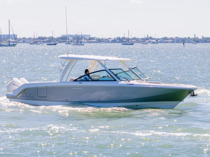 Slide: The Image of Boston Whaler 320 VANTAGE 2020 - 20