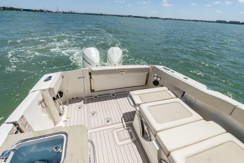 Slide: The Image of Boston Whaler 320 VANTAGE 2020 - 29