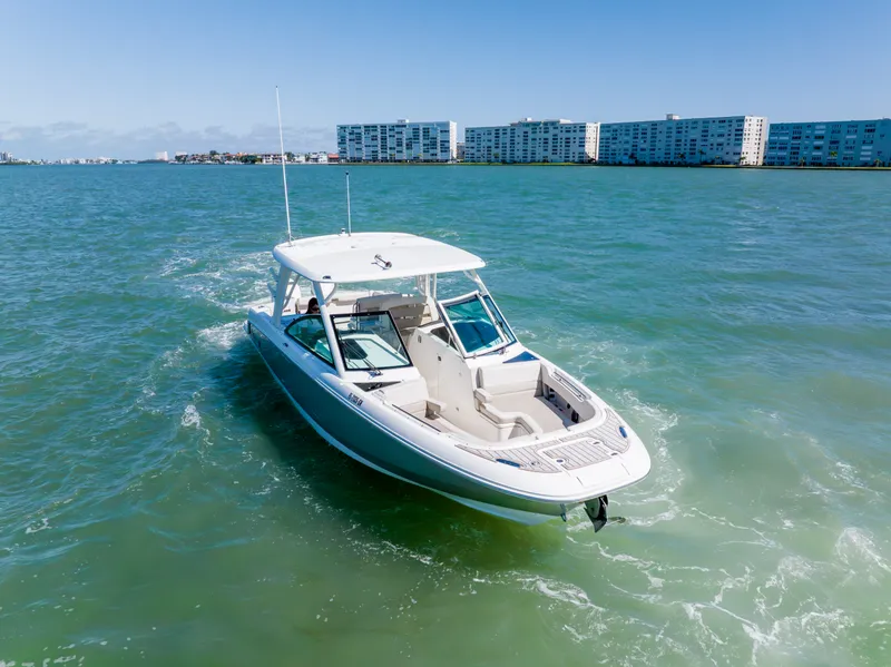Slide: The Image of Boston Whaler 320 VANTAGE 2020 - 3