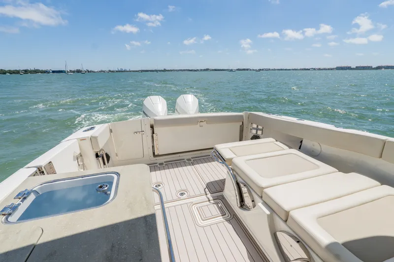 Slide: The Image of Boston Whaler 320 VANTAGE 2020 - 39