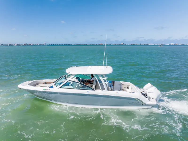 Slide: The Image of Boston Whaler 320 VANTAGE 2020 - 4